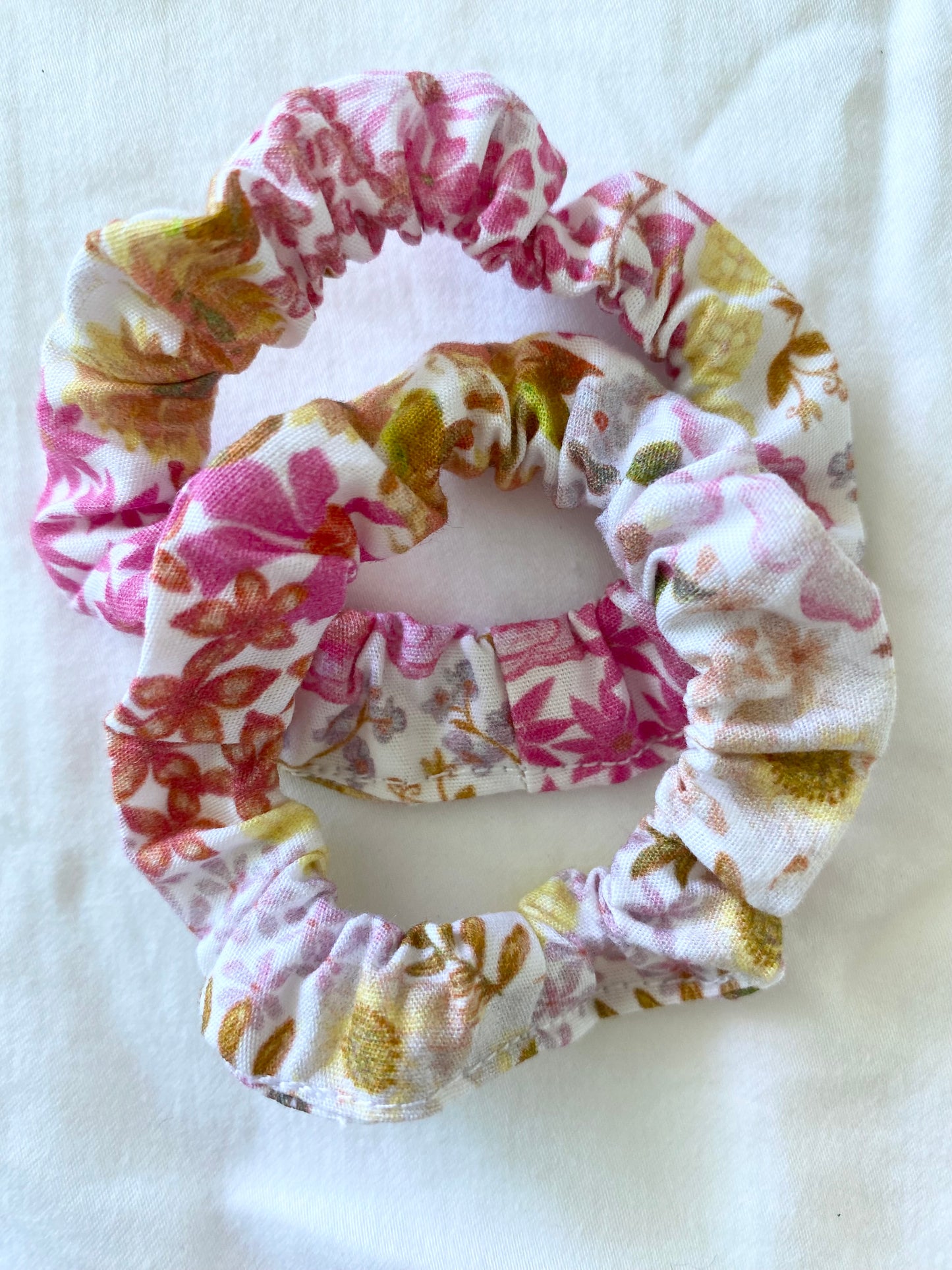 Libby Pink Yellow Bows & Scrunchies